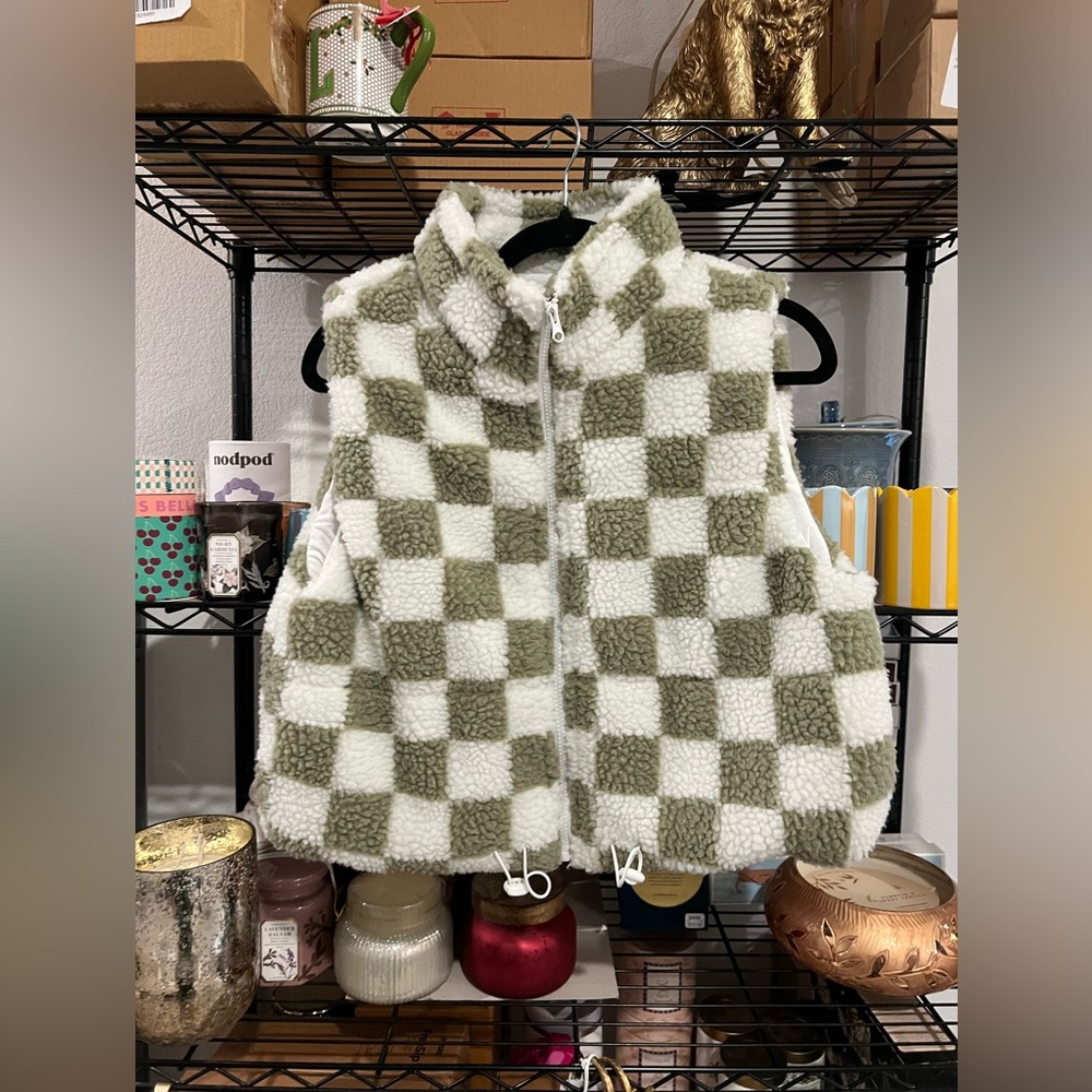 Boutique Sherpa Vest, SMALL VEUC - Picture 2 of 3